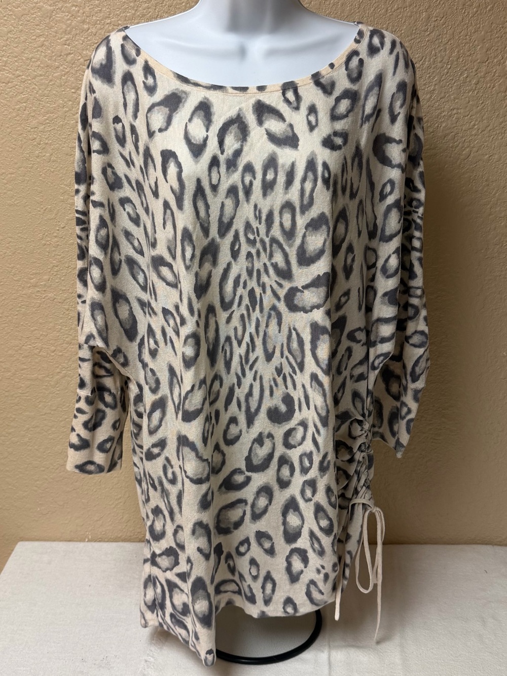 4/$20 Express Cream and Gray Leopard Print Scoop Neck Top